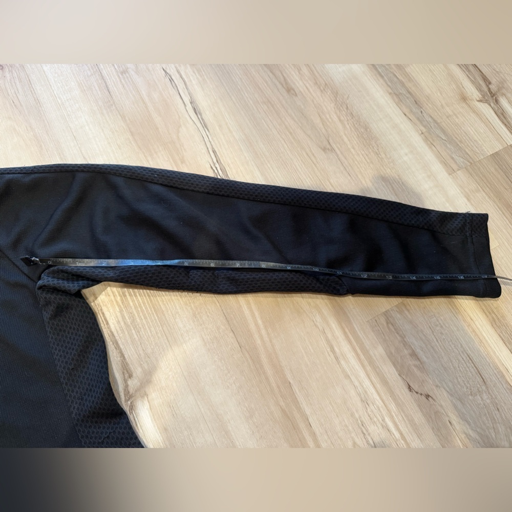 Kari Traa full zip with pockets , fits like xs - size tag is gone - Picture 6 of 7